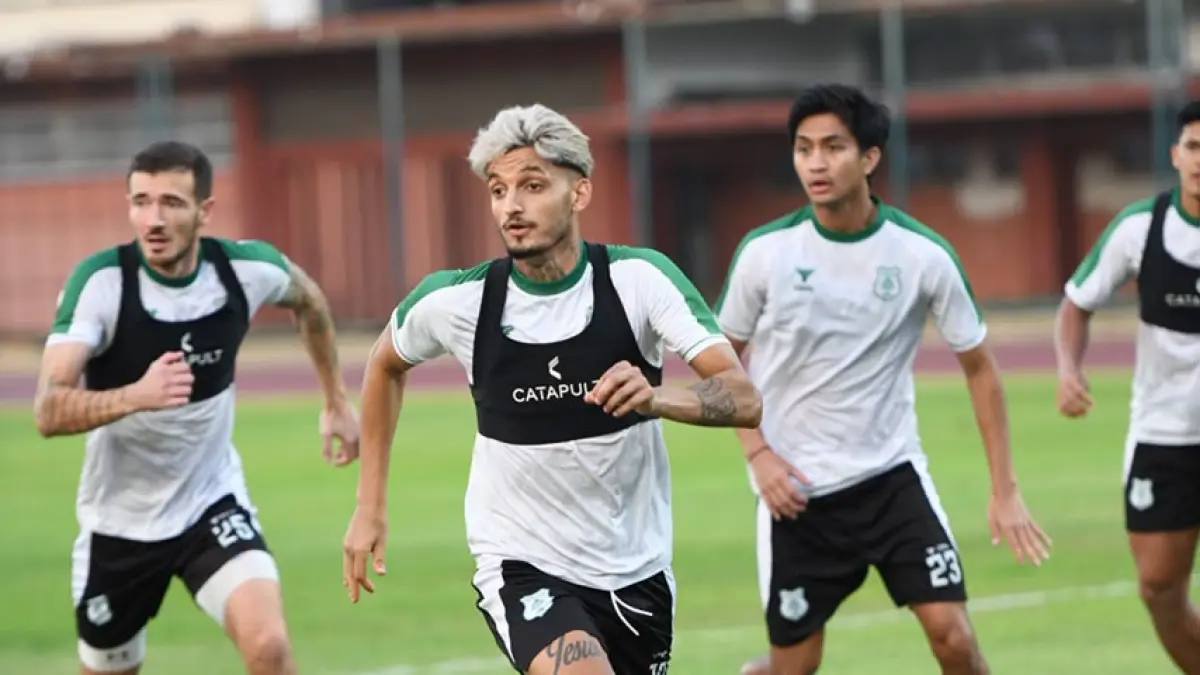 LATIHAN: Para pemain PSMS melakoni latihan sebagai persiapan menghadapi Persija Jakarta. (Dok PSMS)
