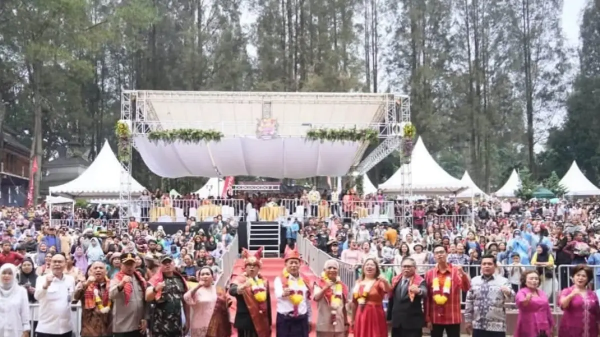 FBB: Menteri Koperasi, Wagubsu menghadiri pembukaan Festival Bunga dan Buah 2026. (Dok: Panitia)
