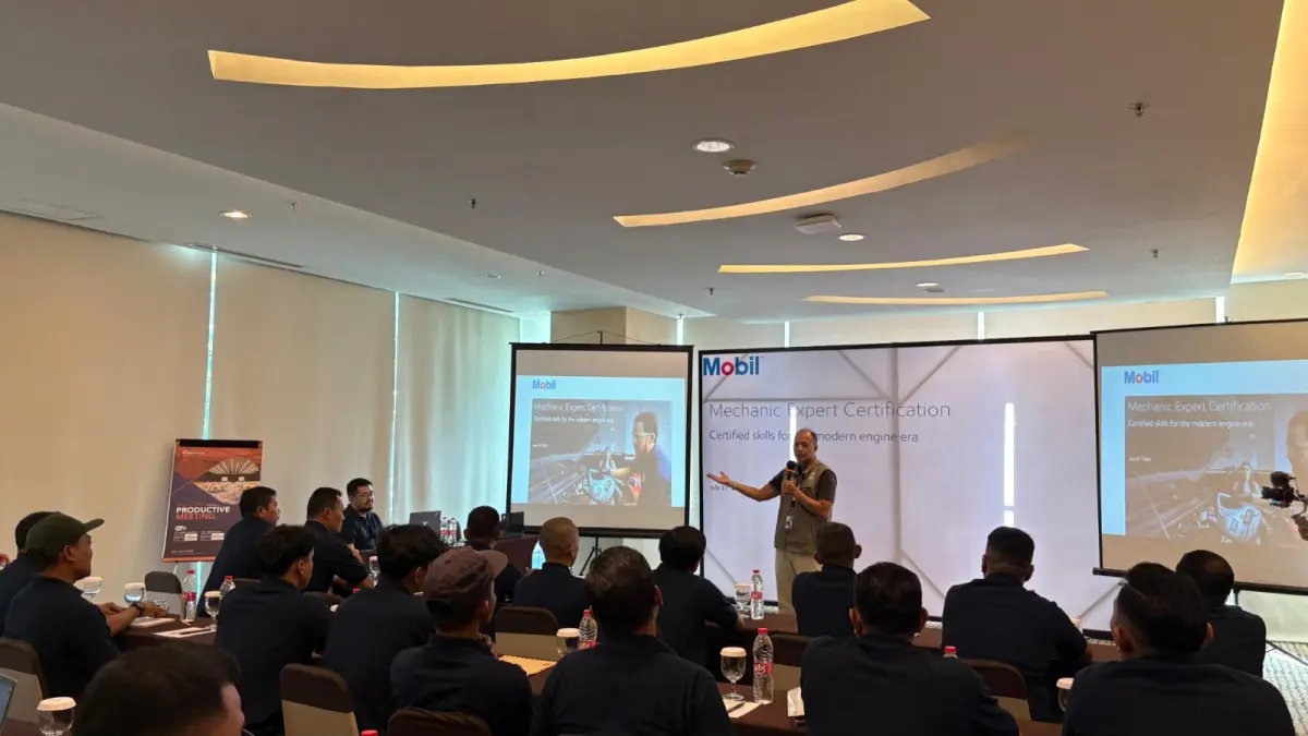 LATIHAN: Mobil™️ Mechanic Certification Program untuk melatih dan dan sertifikasi kompetensi bagi para mekanik bengkel rekanan, khususnya jaringan Mobil℠ Car Care. (Dok: MobilTM)