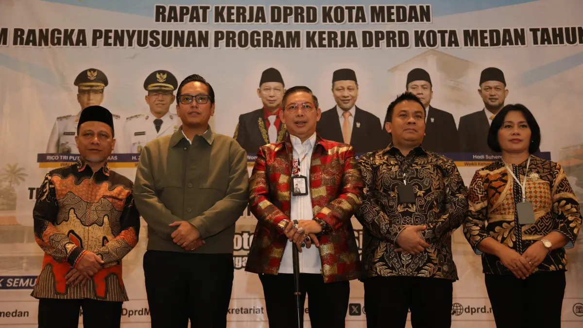 BERSAMA: Wali Kota Medan, Rico Waas bersama Ketua DPRD Kota Medan, Wong Chun Sen saat Raker DPRD Medan 2026 di The Hill, Minggu (2/8/2026). (Dok: DPRD Medan)
