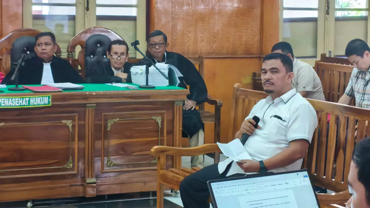 KORUPSI: Eks Kadisdik Langkat, Saiful Abdi, menjalani sidang lanjutan perkara korupsi smartboard Langkat, di Pengadilan Tipikor Medan, Senin (3/8/2026). (Dok: Gusman/Sumut Pos)