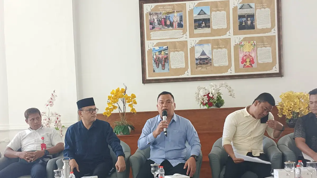 Direktur Utama (Dirut) PT Aneka Industri dan Jasa (AIJ), Swangro Lumbanbatu.(Dok: Ihsan Syahreza/Sumut Pos)
