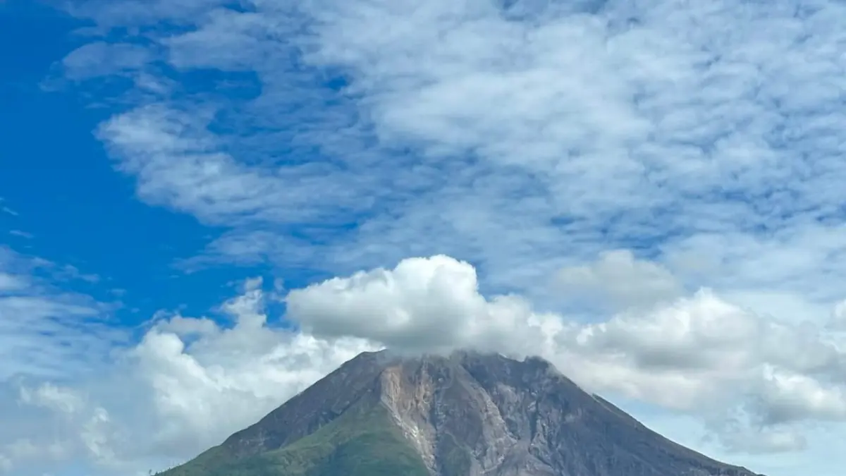 SINABUNG: Kondisi Gunung Sinabung sekarang. (Solideo/Sumut Pos)