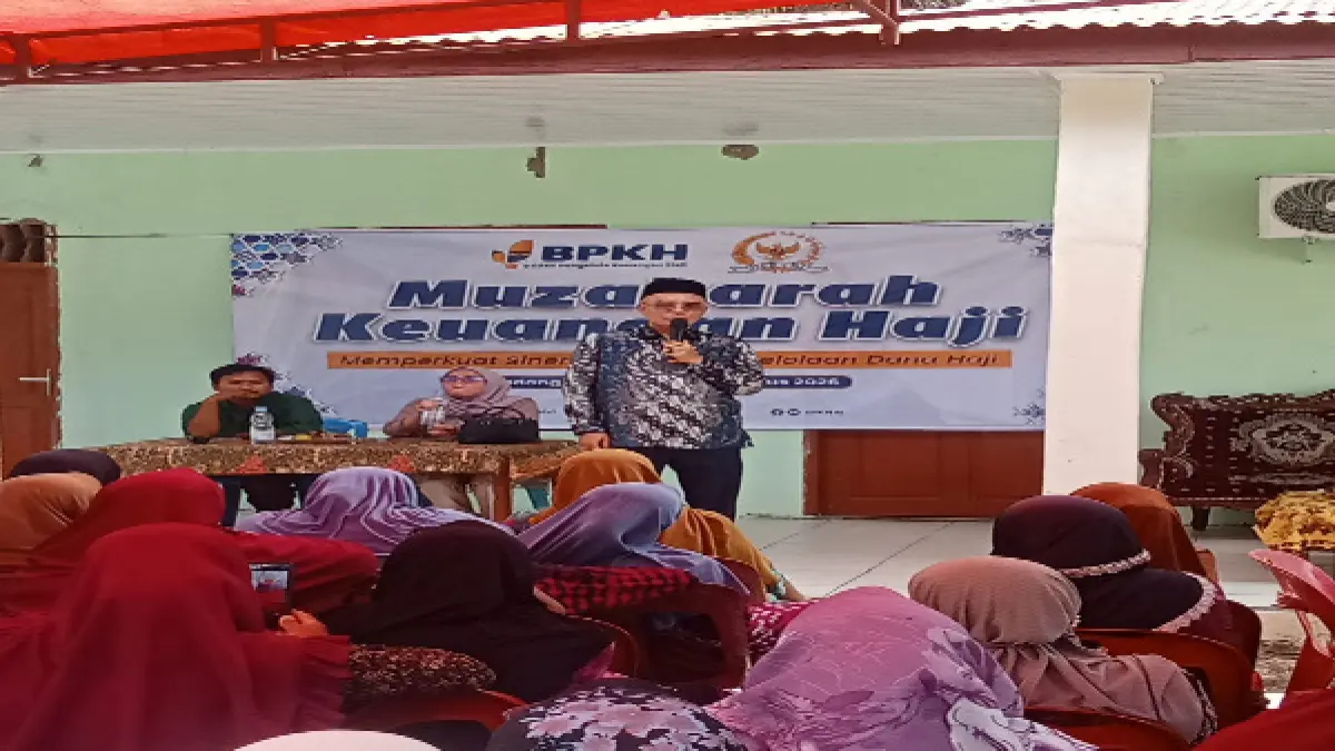 Ketua komisi 8 DPR RI Marwan Dasopang dan Anggota DPRD PALUTA, Taripar Laut Harahap menyerap aspirasi masyarakat pada Rabu 5 Agustus 2026. (Mitra Harahap/Sumut Pos)