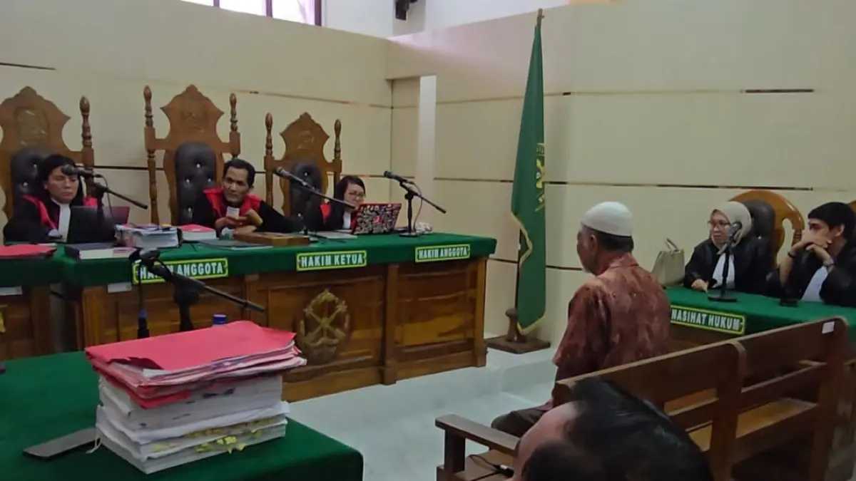 WARISAN: Sudjono terdakwa kasus dugaan pemalsuan dokumen warisan, menjalani sidang di PN Medan, Rabu (5/8/2026). (Dok: Gusman/Sumut Pos)
