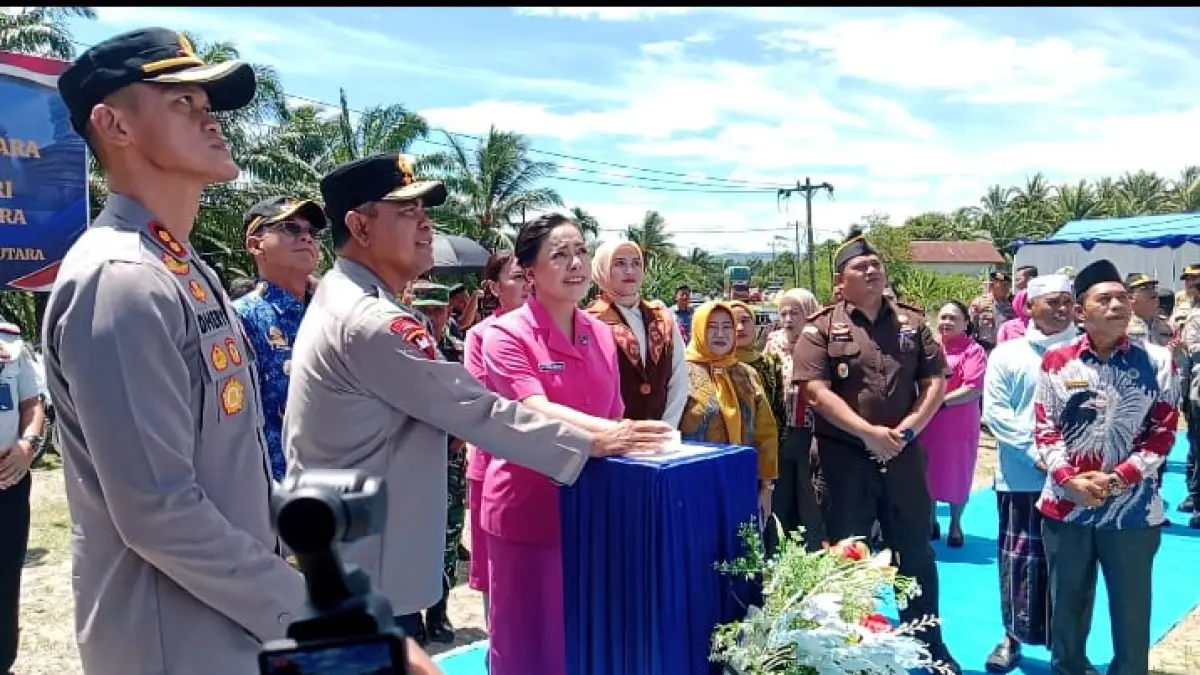 Kapolda Sumatera Utara Irjen Pol. Whisnu Hermawan Februanto meresmikan secara langsung pembentukan Polres Paluta, Kamis 6 Agustus 2026. (Mitra Harahap/Sumut Pos)