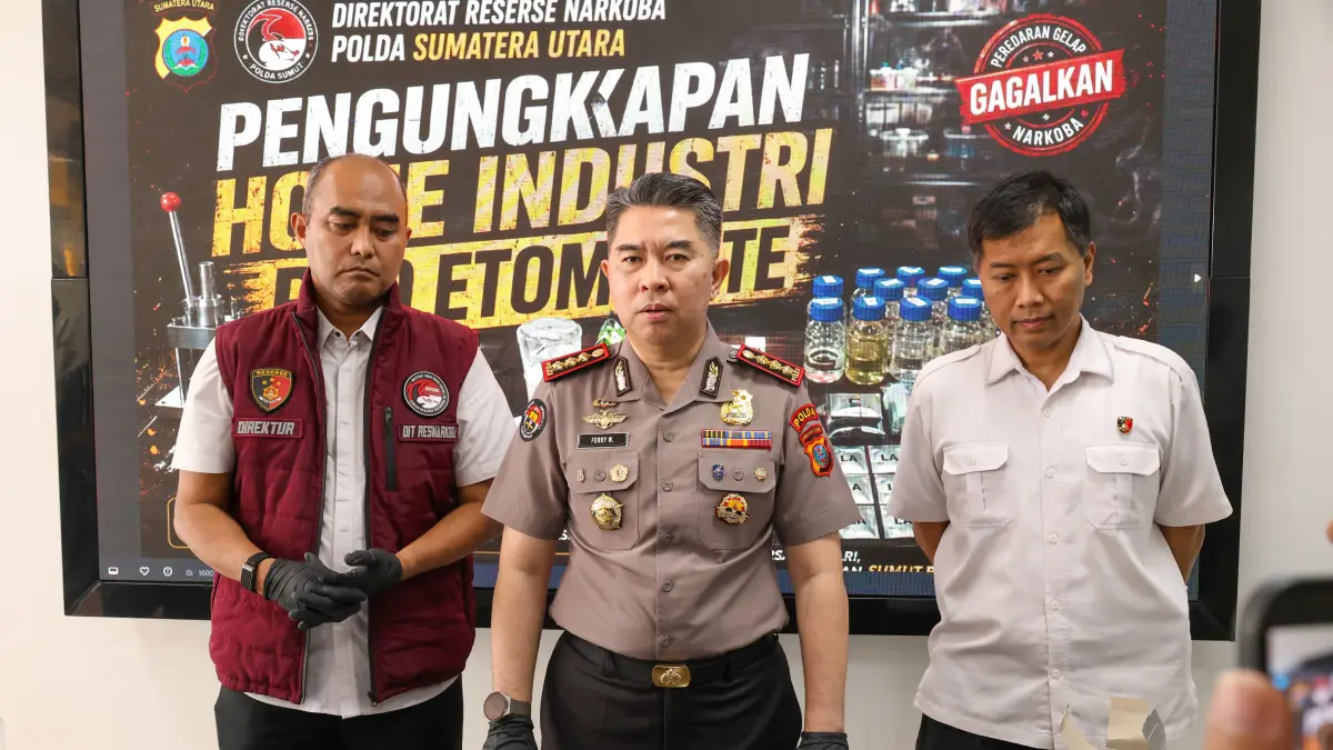 PERS: Polda Sumut saat menggelar konferensi pers terkait Home Industri vape mengandung etomidate. (Dok: Polda Sumut)