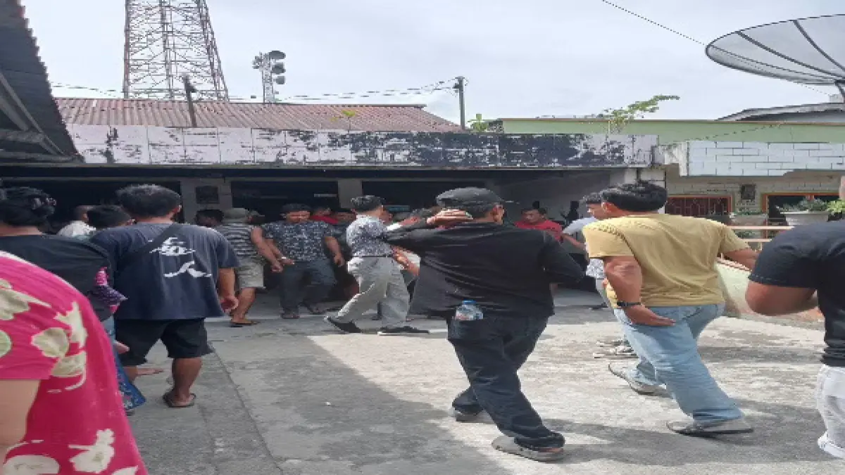Pria Lajang ditemukan tewas tergantung di rumah orangtuanya. (Asri Tarigan/Sumut Pos )