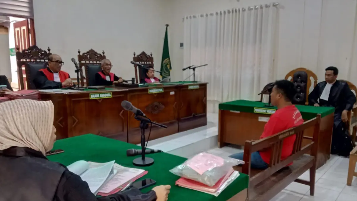 SIDANG: Arif Al Qurniawan menjalani sidang pembacaan putusan di PN Medan, Kamis (6/8/2026). (Dok: Gusman/Sumut Pos)

