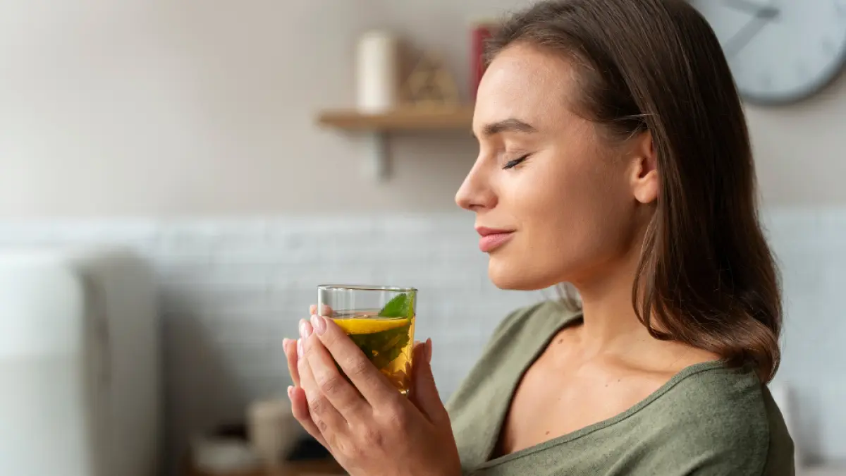 Teh herbal dipercaya membantu menjaga kesehatan wanita, mulai dari keseimbangan hormon hingga kualitas tidur. (Preefik.com/Ilustrasi)
