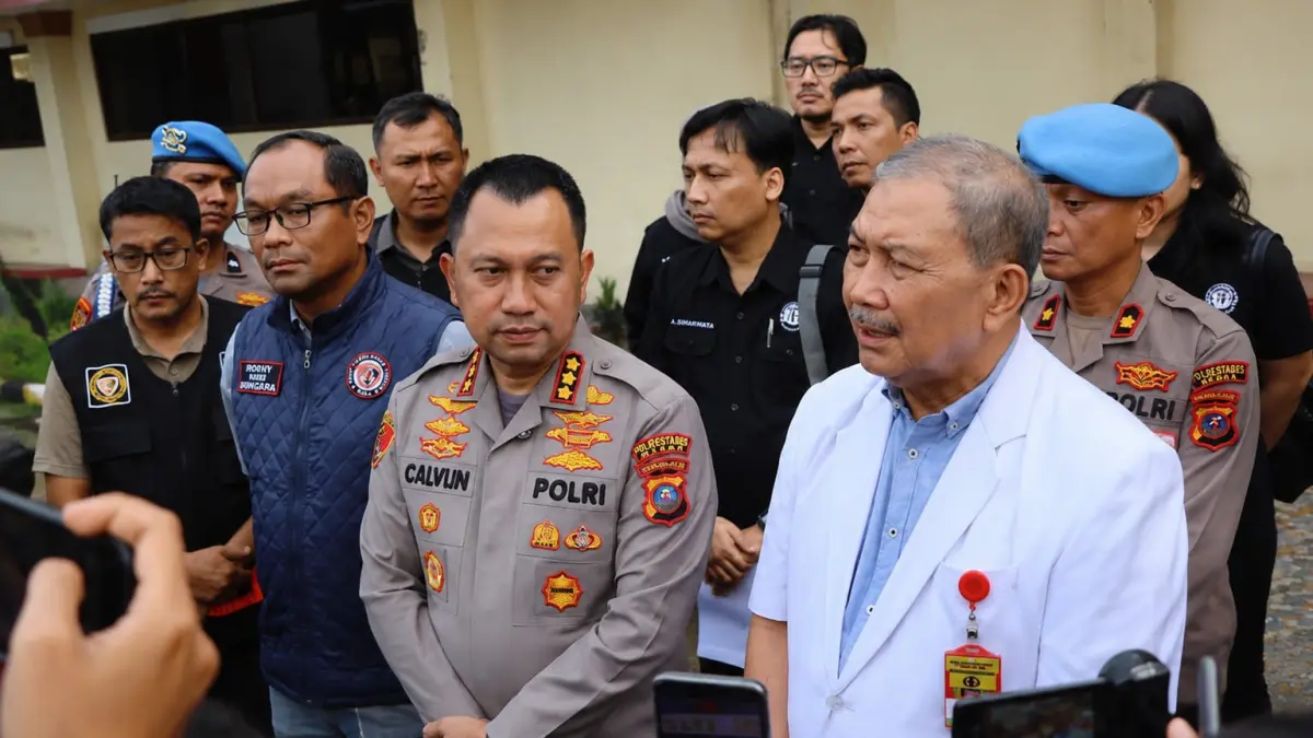 AUTOPSI: Dokter Forensik RS Bhayangkara Medan, dr Mistar Ritonga, Sp.F(K), MH, menjelaskan hasil autopsi WLG di Mapolrestabes Medan, Kamis (6/8/2026) sore. (Dok: Gusman/ Sumut Pos)
