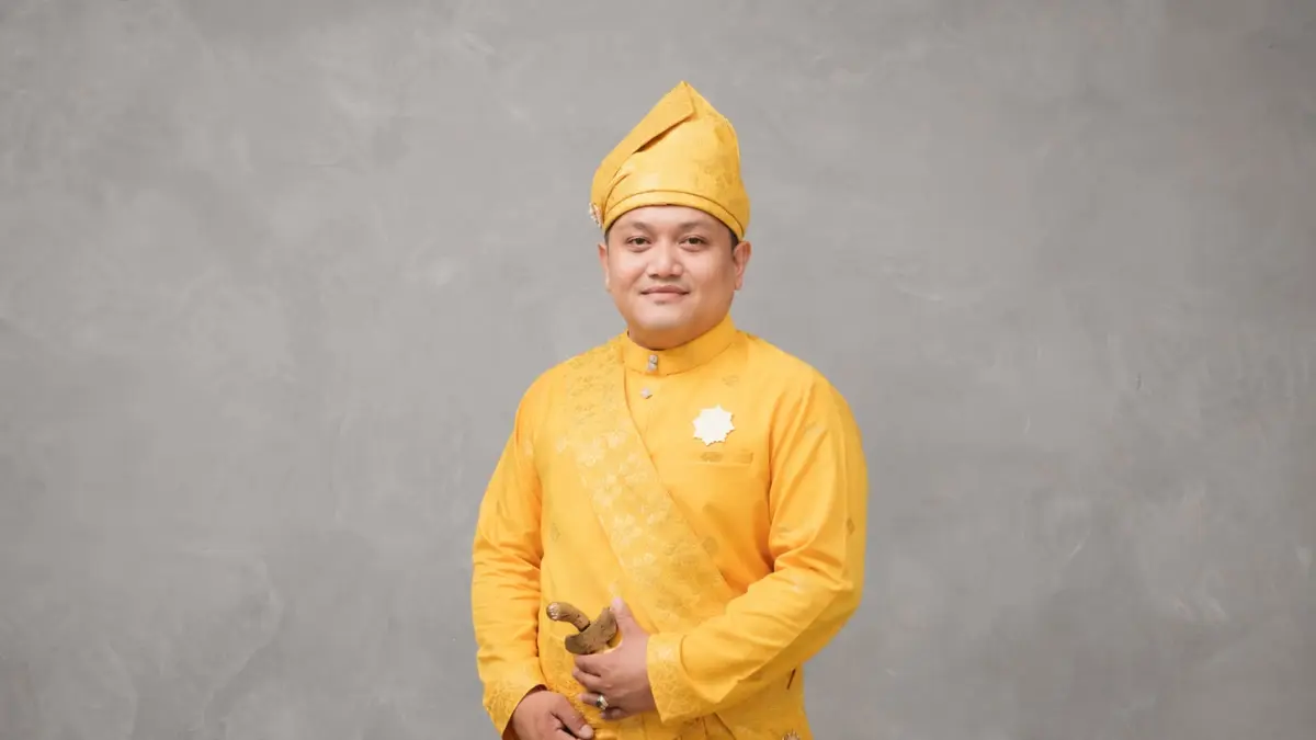 Datuk Lima Puluh ke-VII, Wan Izhar Fauzi ‎Gelar Maharadja Sri Indra Muda, Jumat (7/8/2026). (Liberti H Haloho/Sumut Pos)