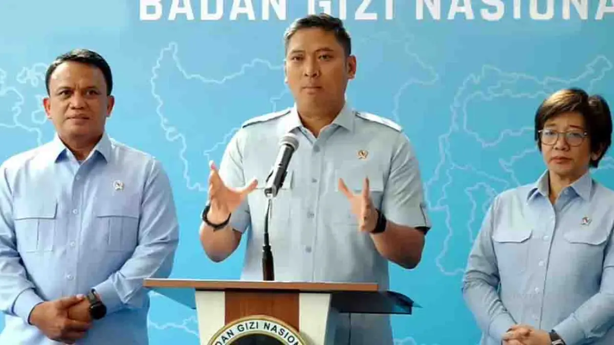 Kepala BGN Sudaryono (tengah) saat konferensi pers. (Jawa Pos/Sumut Pos)