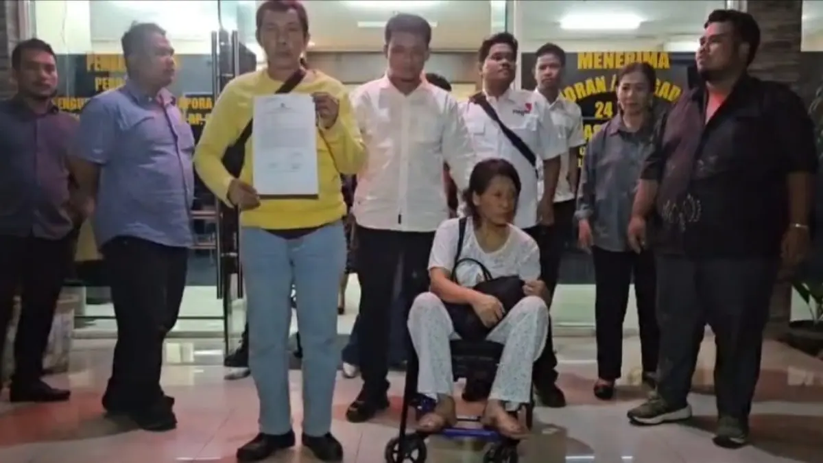 LAPOR: Keluarga WLG saat melapor ke Polda Sumut. (Dok: Keluarga WLG)

