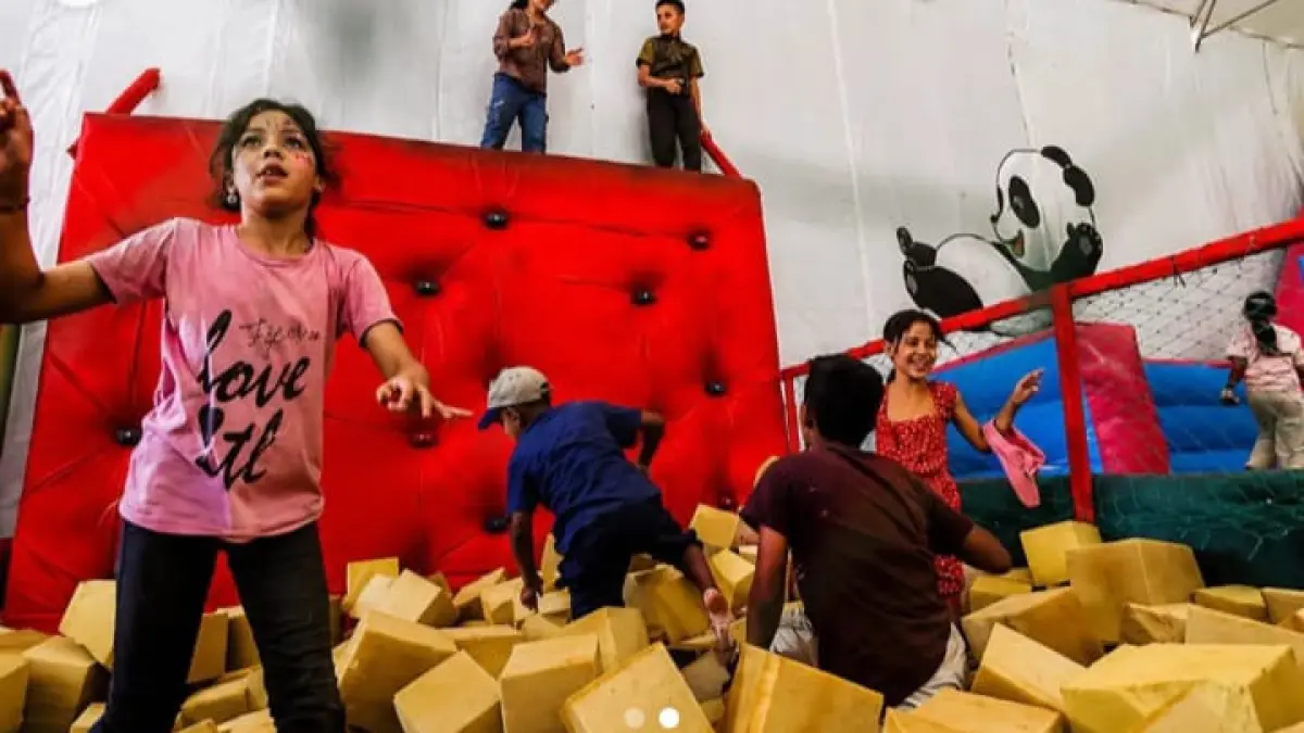 Warga lokal, membangun kompleks hiburan berbasis tenda bernama Jump City di Jalan Yassin, wilayah utara Kota Gaza.(Instagram @cretivox)