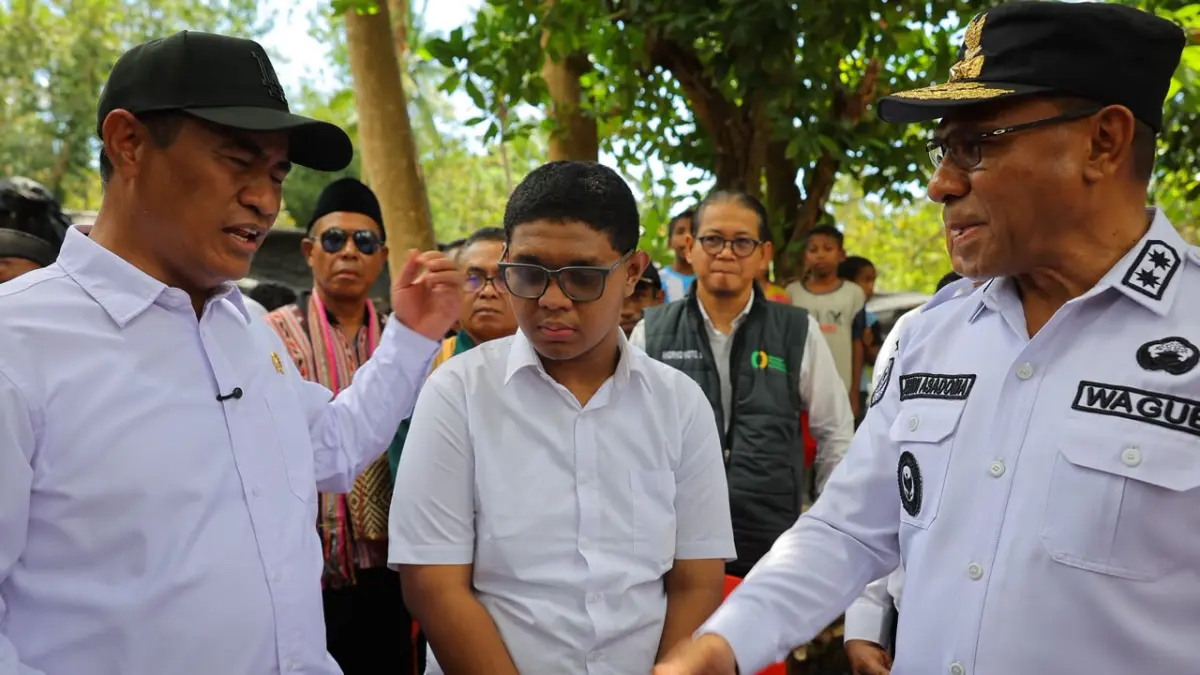 Mentan Amran saat melakukan kunjungan kerja ke Kabupaten Alor, Sabtu (8/8). (Foto : Kementan)