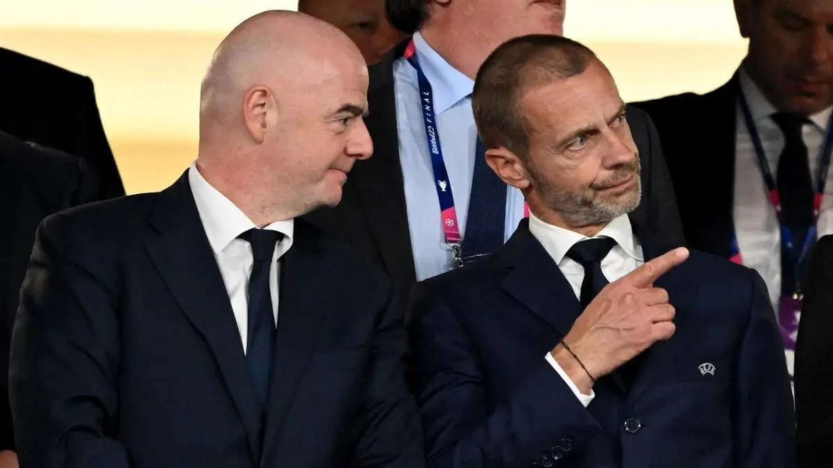 Presiden FIFA Gianni Infantino saat bersama Presiden UEFA Aleksander Ceferin. (deia.eus)
