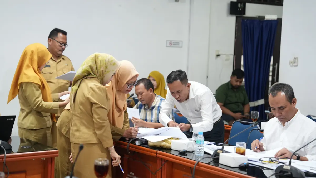 Direktur RSUD Amri Tambunan dr. Erlinda Yani saat pembahasan Laporan Pertanggungjawaban Pelaksanaan APBD Kabupaten Deliserdang Tahun 2025. (Batara/Sumut Pos)