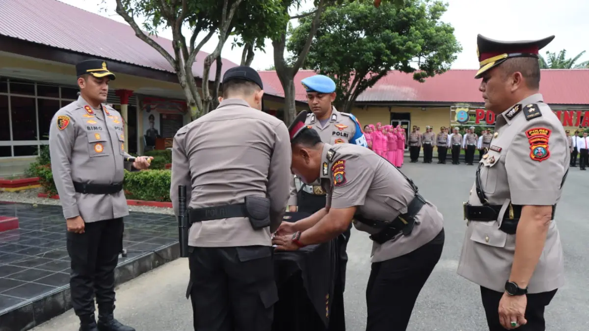
Kapolres Binjai, AKBP Raden Bimo Moernanda saat melakukan sertijab. (Humas Polres Binjai/Sumut Pos)