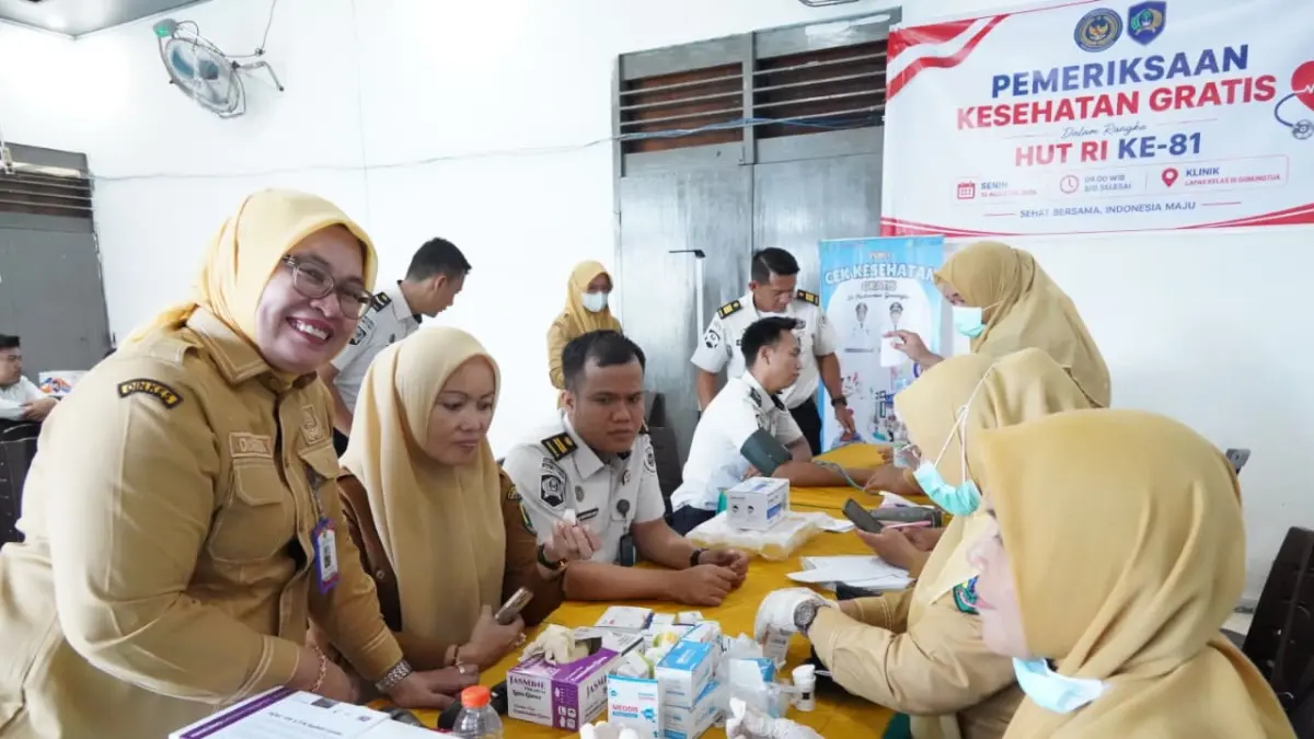 Sambut HUT ke 81 RI, Pemkab Paluta dan Lapas Gunung Tua gelar cek Kesehatan Gratis warga Binaan. (Mitra Harahap/Sumut Pos)