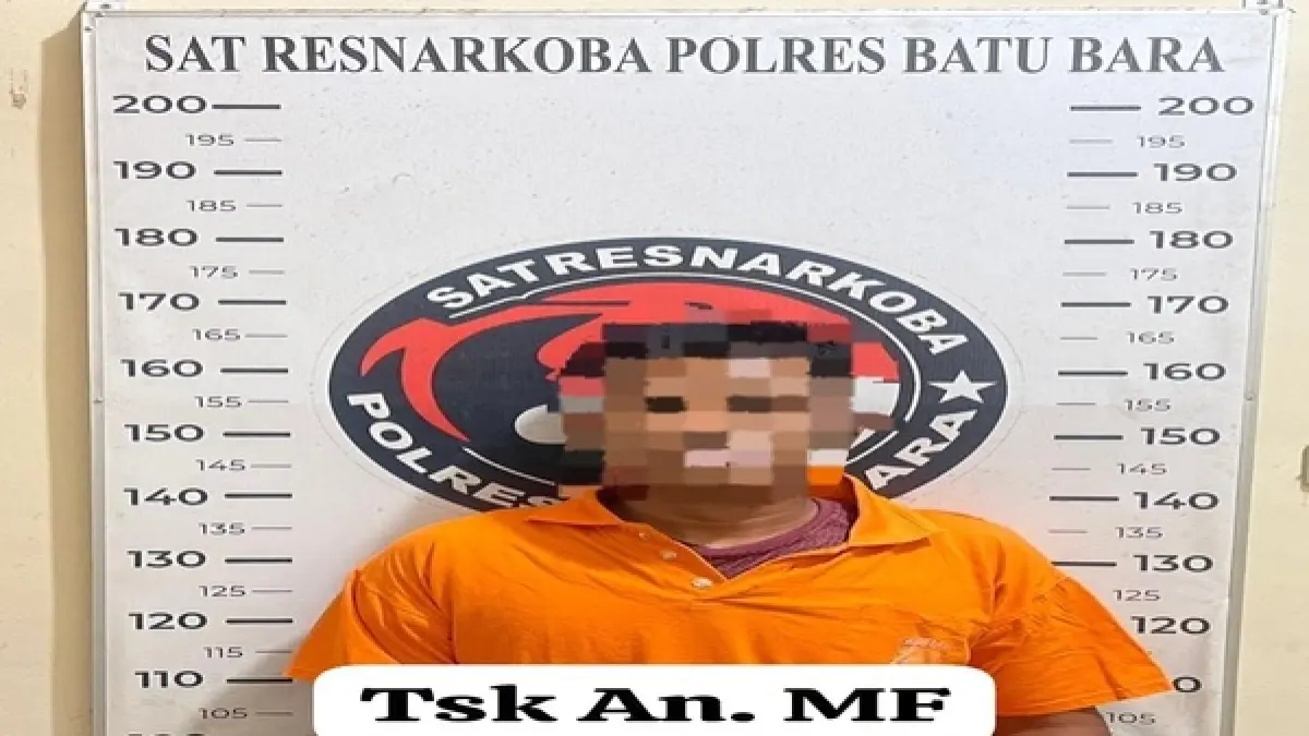 Tersangka dan barang bukti barang bukti yang disebut sebagai ketamin dengan berat bruto mencapai 977 gram diamankan Satuan Reserse Narkoba Polres Batubara. (Foto Humas Polres Batubara)