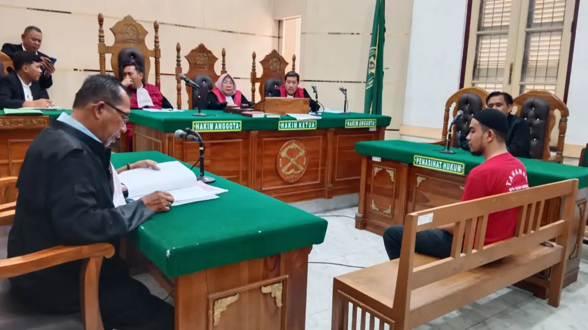 VAPE: Muhammad Rafi alias Rafi bin Syeh Umar, terdakwa kasus vape ilegal, menjalani sidang tuntutan di PN Medan, Selasa (11/8/ 2026). (Dok: Gusman/Sumut Pos)
