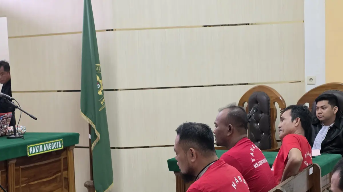 SISIK: Tiga terdakwa kasus perdagangan sisik trenggiling, menjalani sidang tuntutan di PN Medan, Rabu (12/8/2026) sore. (Dok: Gusman/Sumut Pos)

