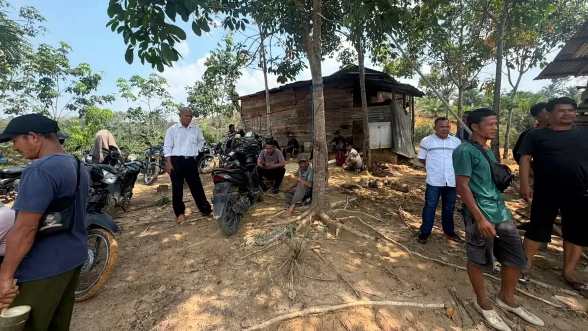 Penyisiran besar besaran melibatkan jajaran kepolisian dan warga dari enam desa di kecamatan Aek Nabara Barumun, Palas. (Mitra Harahap/Sumut Pos)