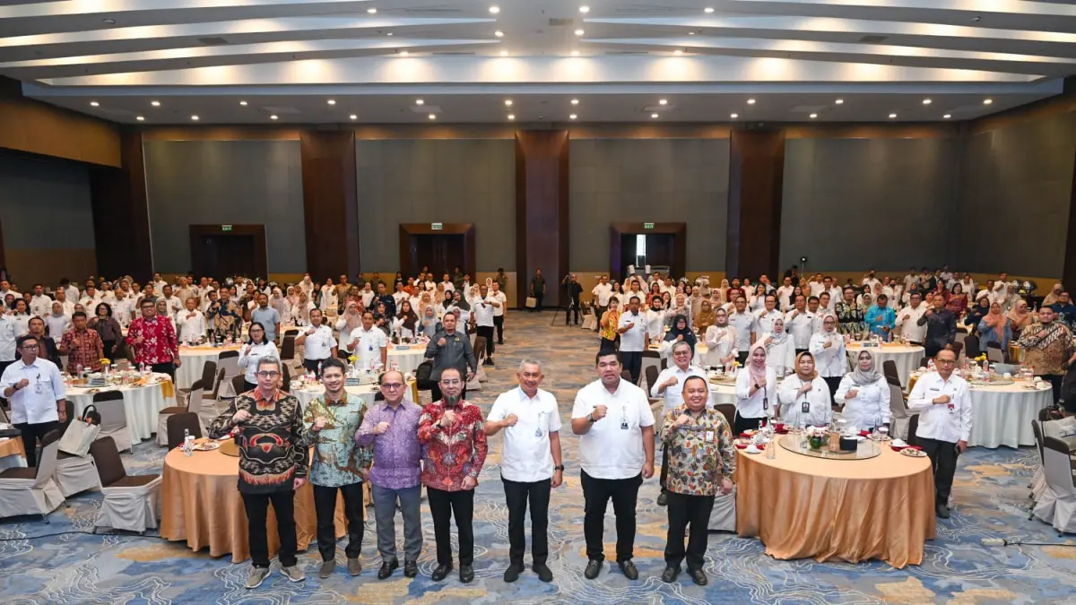 RAPAT: Plh Sekdaprov Sumut Sulaiman Harahap membuka Rapat Koordinasi Kerjasama Antar Daerah se Sumatera yang diselenggarakan di Medan, Rabu (12/8/2026). (Dok: Diskominfo Sumut)