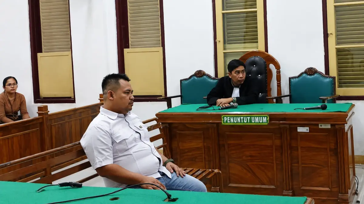 KORUPSI: Eks Kades Serapuh Asli Kabupaten Langkat, Nazrul, menjalani sidang putusan di Pengadilan Tipikor Medan, Kamis (13/8/2026). (Dok: Gusman/Sumut Pos)

