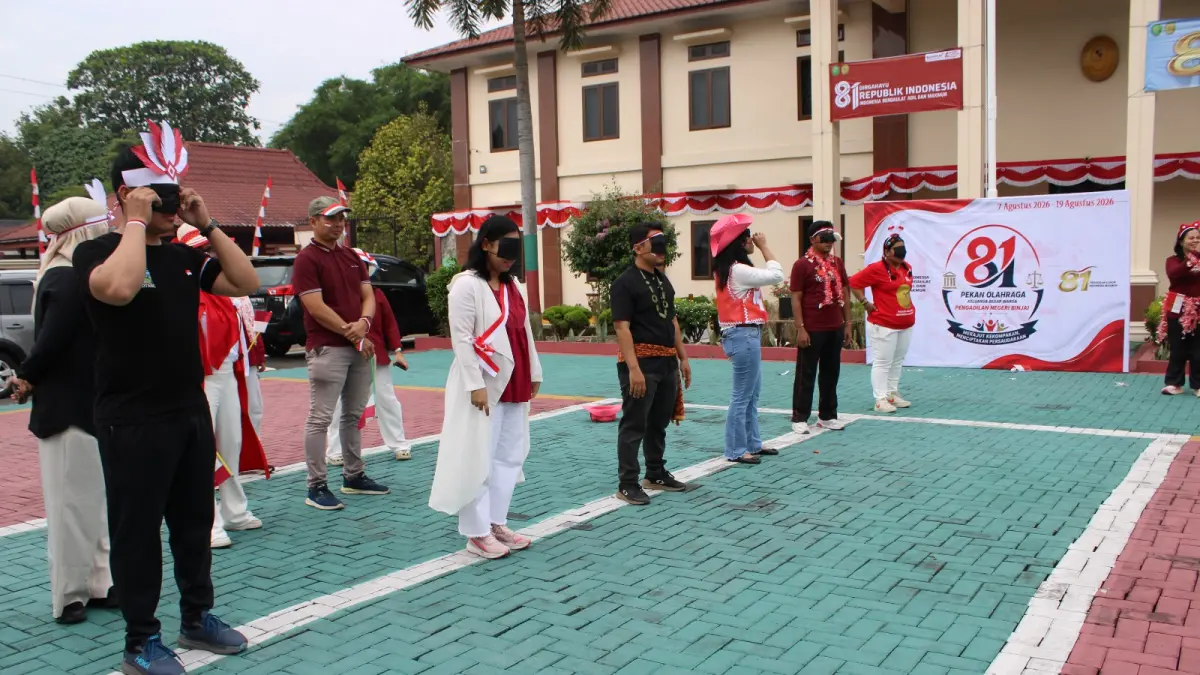
Rangkaian lomba dalam memeriahkan HUT RI dan MA ke-81 tahun di PN Binjai, Jalan Gatot Subroto. (Humas PN Binjai/Sumut Pos)