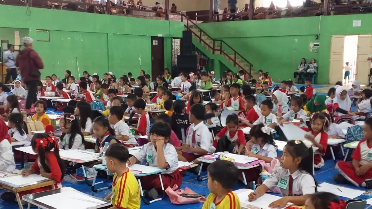 Ratusan PAUD/TK mengikuti lomba mewarnai diselenggarakan PGRI meriahkan HUTRI ke-81 di GOR Sidikalang, Jumat (14/8/2026).(RUDY SITANGGANG/SUMUT POS)