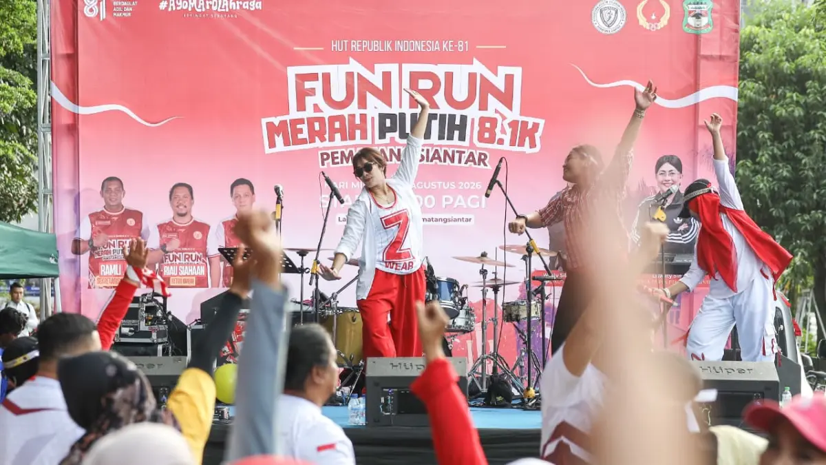Para musisi mengisi acara car free day untuk menghibur masyarakat. (Pra Evasi/Sumut Pos)