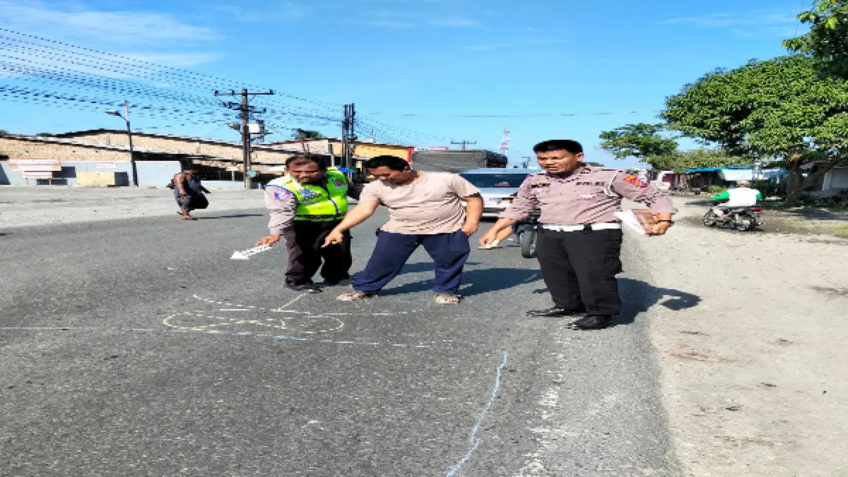 Personil satlantas Polres Sergai saat olah TKP . ( dok / humas)