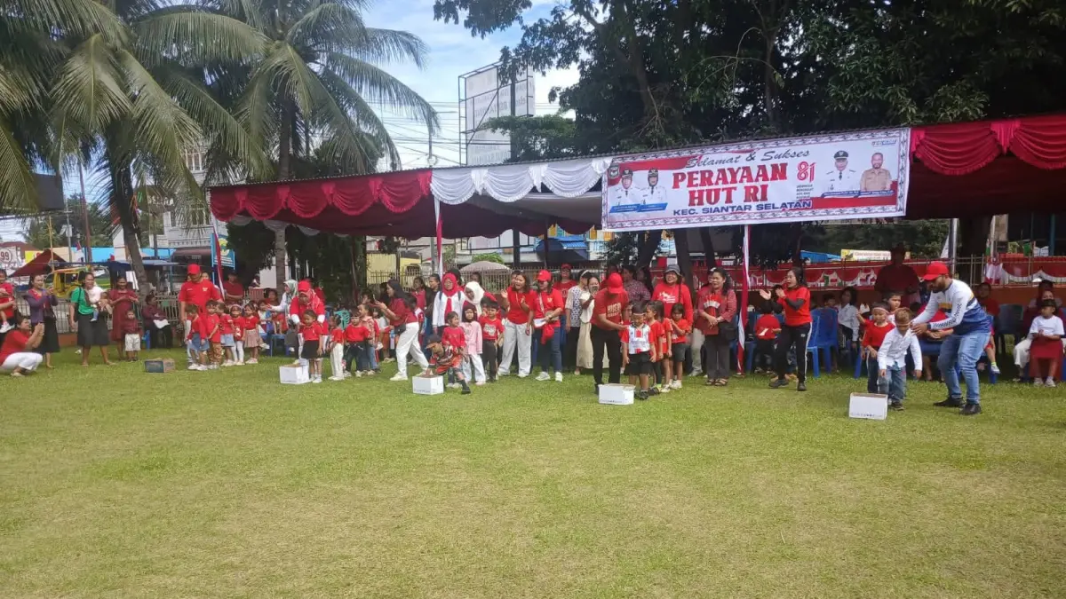 Sejumlah anak-anak mengikuti perlombaan dalam rangka menyambut HUT ke 81 Kemerdekaan Republik Indonesia. (Pra Evasi/Sumut Pos)