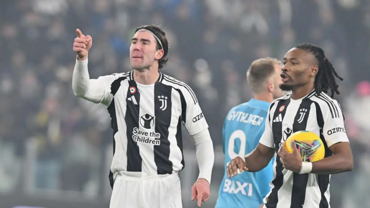 Striker Juventus Dusan Vlahovic (kiri) menjajal Super Lig Turki. (football-italia)