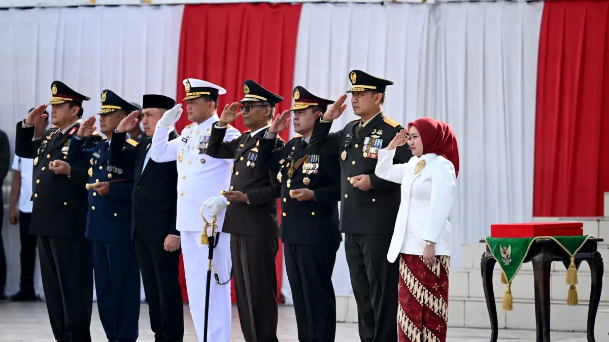 INSPEKTUR: Gubernur Sumatera Utara (Sumut) Muhammad Bobby Nasution saat menjadi inspektur Upacara Pengibaran Bendera Merah Putih dalam rangka Peringatan Hari Kemerdekaan ke-81 Republik Indonesia, di Lapangan Astaka, Jalan Williem Iskandar, Kecamatan Percut Seituan, Deliserdang, Senin (17/8/2026).(Dok : Diskominfo Sumut)