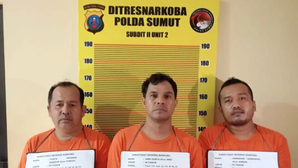 
Terdakwa Yanta Rasmadi Bangun alias Tongat (kiri) dan dua orang lainnya diadili di PN Binjai kasus narkotika. (Istimewa/Sumut Pos)