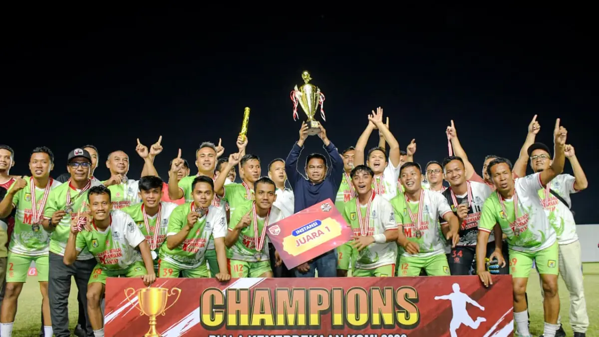  Tim Korpri Dambaan Sergai diabadikan usai meraih juara pada KMSI Piala Gubernur Sumat. (Fadly/Sumut Pos)