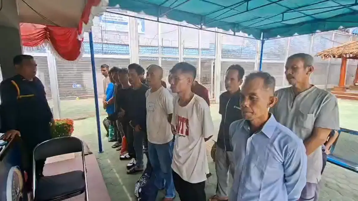 
Persiapan belasan wargabinaan yang bersiap bebas dalam Hari Kemerdekaan. (Humas Lapas Binjai/Sumut Pos)