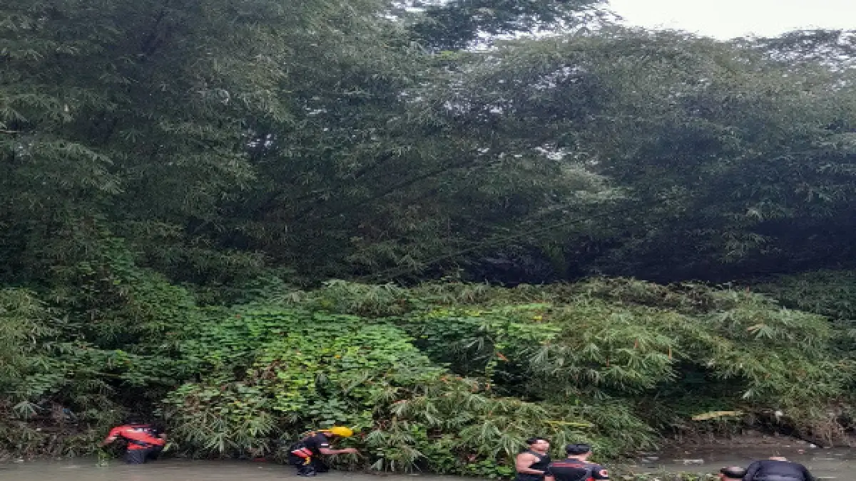 Proses pencarian di aliran sungai masih terus dilakukan oleh tim gabungan. (Pra Evasi/sumut Pos)
