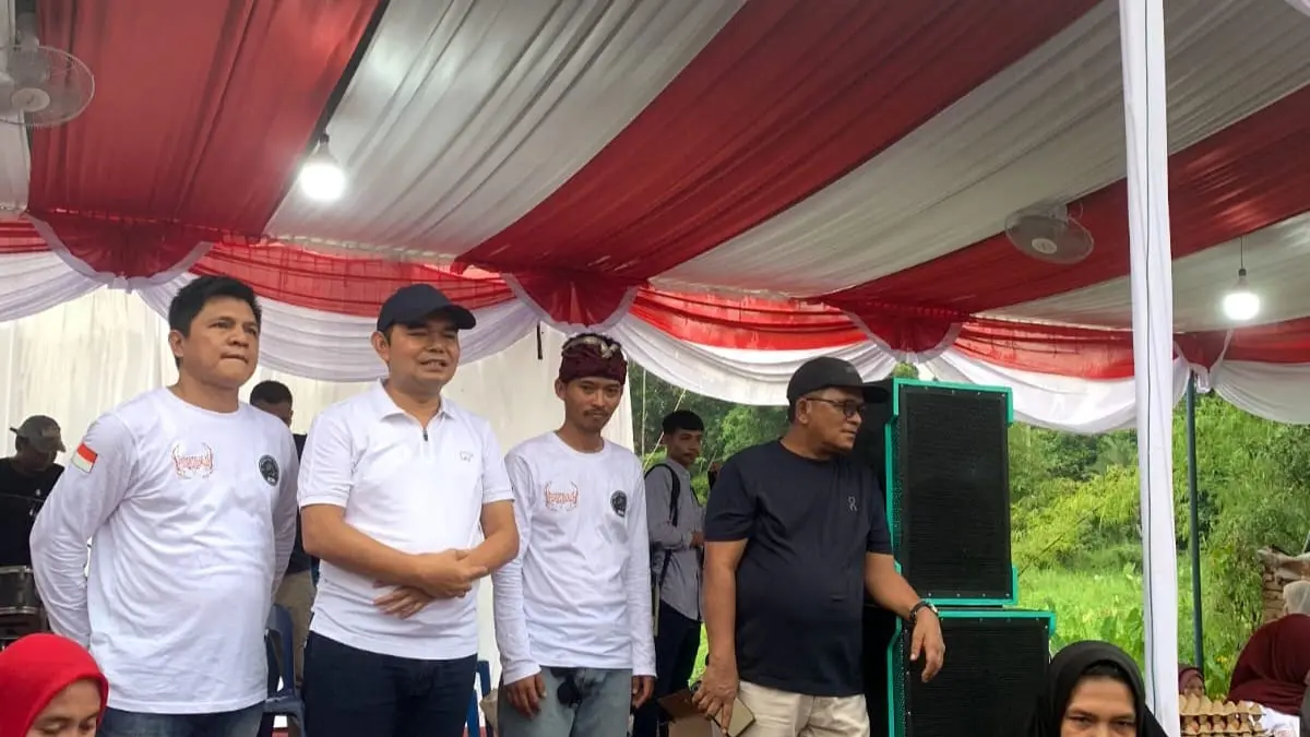 Wakil Ketua DPRD Sumatera Utara, Ihwan Ritonga (kedua dari kiri) saat menghadiri Perayaan HUT ke-81 Kemerdekaan Republik Indonesia di Lingkungan VII, Kelurahan Harjosari II, Kecamatan Medan Amplas, Senin (17/8). (Istimewa/Sumut Pos)