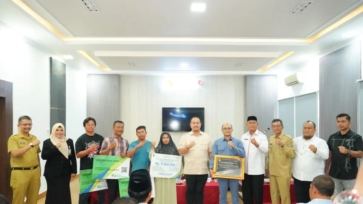 Bupati Batu Bara Dr. H. Baharuddin Siagian, S.H., M.Si., C.L.A., bersama  Kepala Departemen Pemberdayaan Masyarakat PT Inalum Ali Hasian Harahap membuka Pelatihan Tenaga Kerja Kejuruan Keselamatan dan Kesehatan Kerja (K3) Operator Scaffolding Tahun 2026,  di Gedung MPH PT Inalum, Kecamatan Sei Suka, Selasa (18/8/2026). (Foto Komimfo.Batubara)
