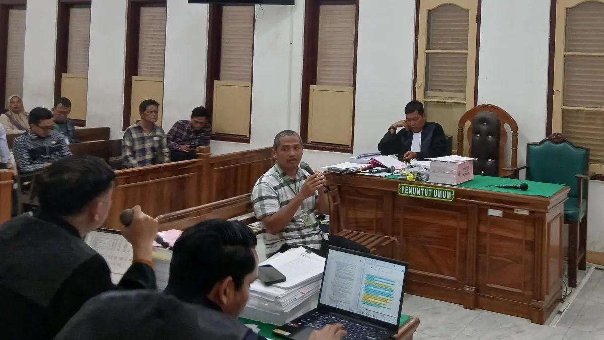KASUS: P Siregar selaku Site Engineer PT Hutama Karya, dihadirkan memberikan keterangan dalam kasus Waterfront Samosir di Pengadilan Tipikor Medan, Rabu (19/8/2026). (Dok: Gusman/Sumut Pos)
