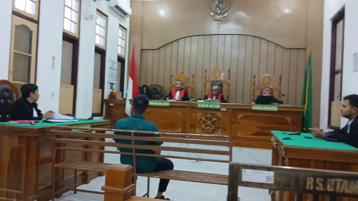 KADUS: Eks Kadus di Langkat, Sugimin menjalani sidang tuntutan perkara korupsi di Pengadilan Tipikor Medan, Kamis (20/8/2026). (Dok: Gusman/Sumut Pos)
