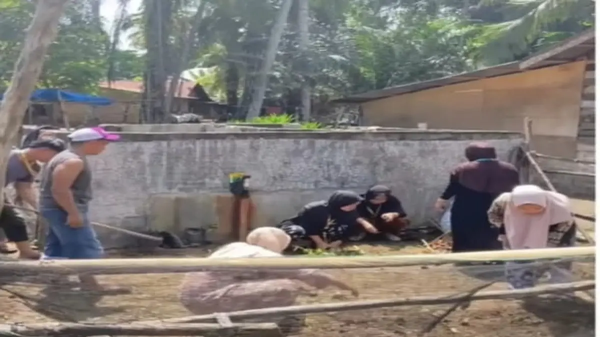 Sinergi Mahasiswa KKN ITS Paluta , ubah lahan tidur jadi kebun gizi dan Apotek Hidup. (Mitra Harahap/Sumut Pos)