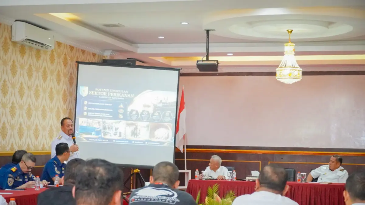 Bupati Batu Bara Dr. H. Baharuddin Siagian, S.H., M.Si., C.L.A., bersama Wakil Bupati Batu Bara Syafrizal, S.E., M.AP., memimpin rapat lanjutan persiapan fasilitas ekspor produk Usaha Mikro, Kecil, dan Menengah (UMKM) serta hasil pertanian Kabupaten Batu Bara di Aula Singapore Land Batu Bara, Kecamatan Sei Balai, Rabu (19/8/2026). (Komimfo.Batubara/Sumut Pos)