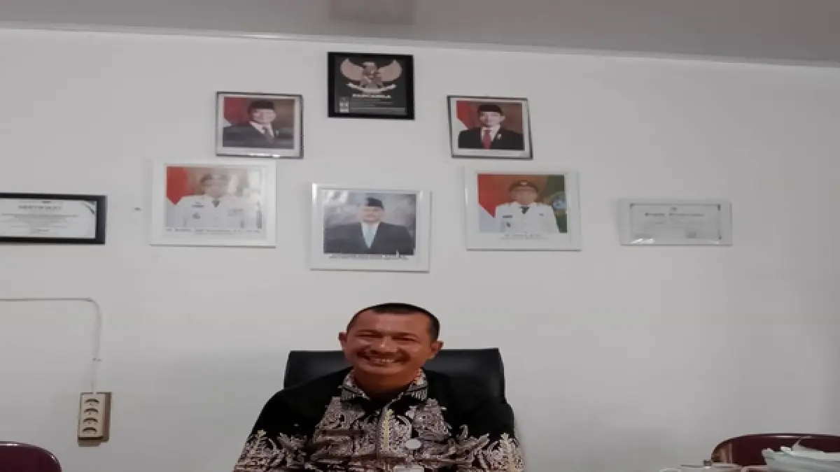 Kacabdis Wil XIII Augustinus Halawa pada saat diwawancarai. Kamis, (20/8/2026). (Eriusman Duha/Sumut Pos)