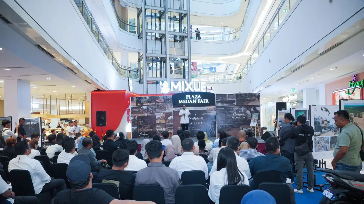 Kemeriahan kegiatan pameran foto “Prahara Pulau Emas” yang digelar PFI Medan di Atrium Plaza Medan Fair, Rabu (19/8/2026). (Dok. Kominfo Medan)
