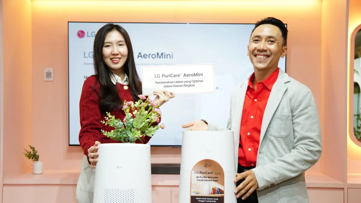 UDARA: Manajemen LG saat memperkenalkan pembersih udara LG PuriCare™ AeroMini yang cocok dengan desain rumah. (Dok: LG)